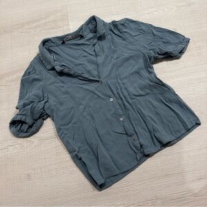 Zara shortsleeve collared button down top